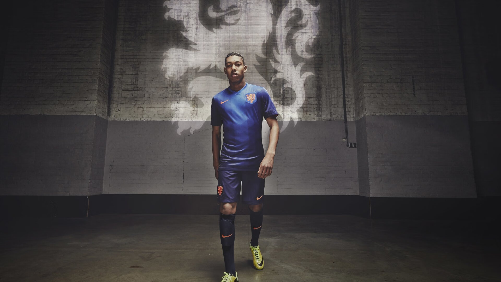 莱万多夫斯基迎来三赛季高光表现，勇士球迷沸腾！