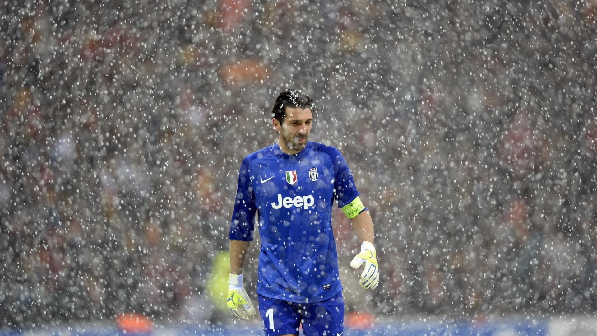 F1赛车赛场焦点！意大利队对阵英格兰队，连胜纪录继续刷新，球队势不可挡